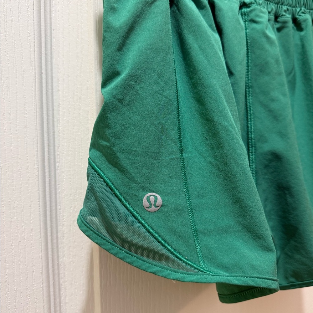 Lululemon Hotty Hot HR Short 2.5” Lined. Cascadia Green. Size 4. - Picture 3 of 4